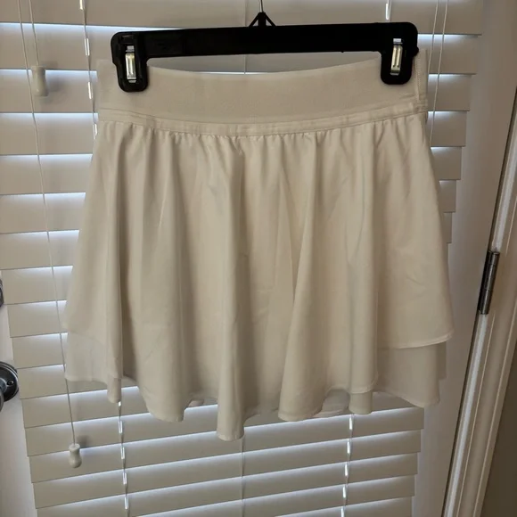 Lululemon Court Revival White Skort Size 6 - Picture 1 of 6